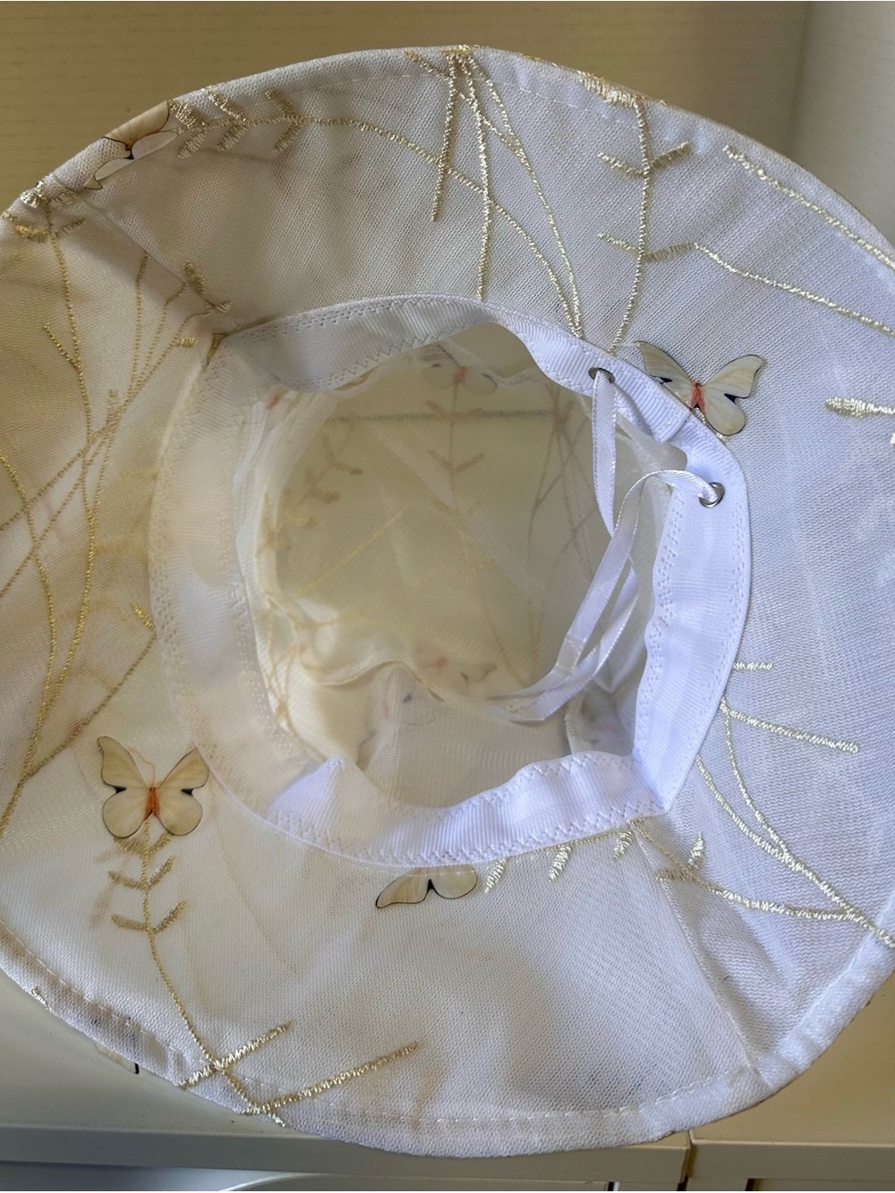 Women’s White Bucket Hat with 3D butterfly and Embroidery branch guides - Picture 3 of 9